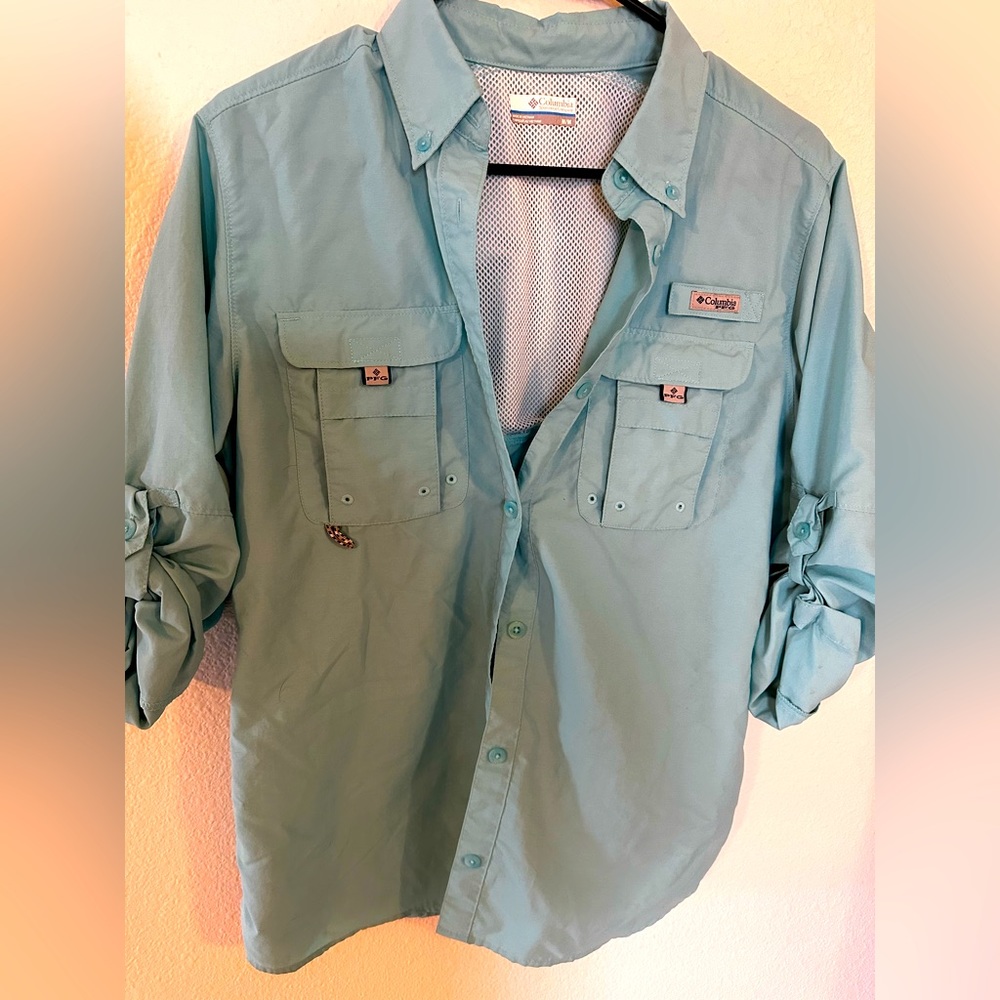 Columbia button down light blue medium